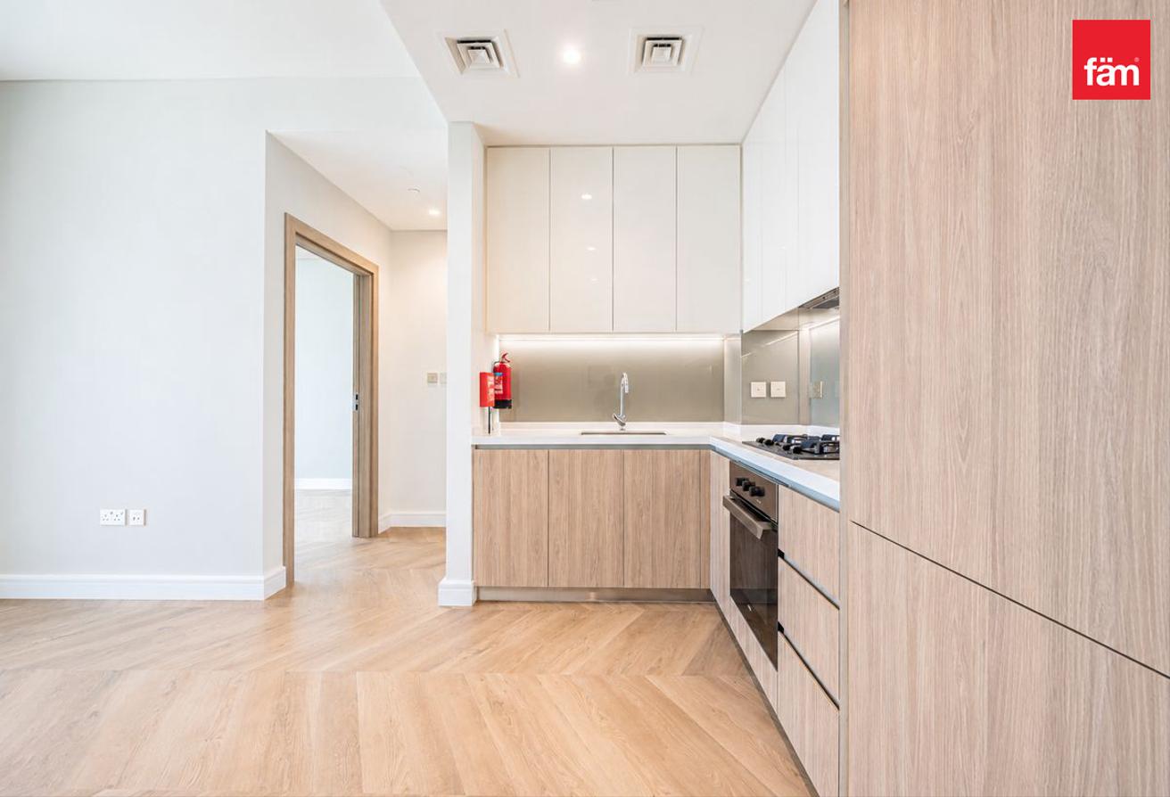 Upgraded | Very High Floor | Best Canal View photo 9