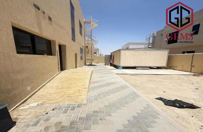 Villa - 5 Bedrooms - 6 Bathrooms for rent in Al Aweer 1 - Al Aweer - Dubai