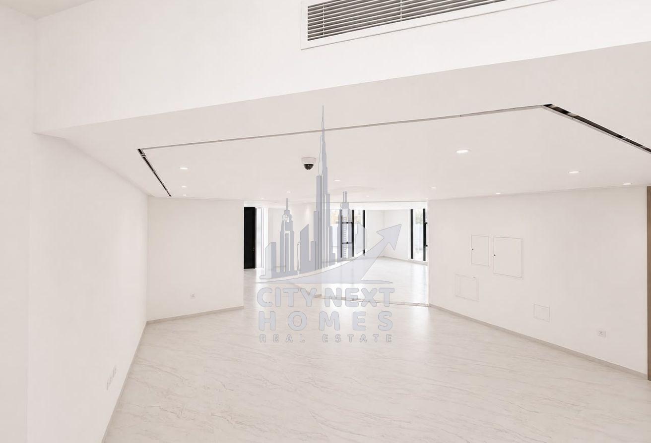 Modern| 5Br | Hall | Majlis | Maid | Garden| Pool photo 4