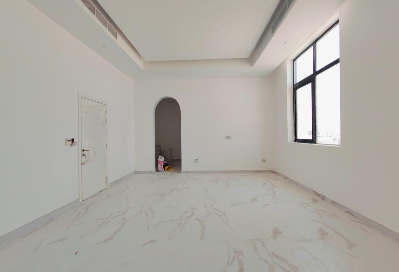 4 BR Villa in Al Aweer with 5 Parking Slots photo 20