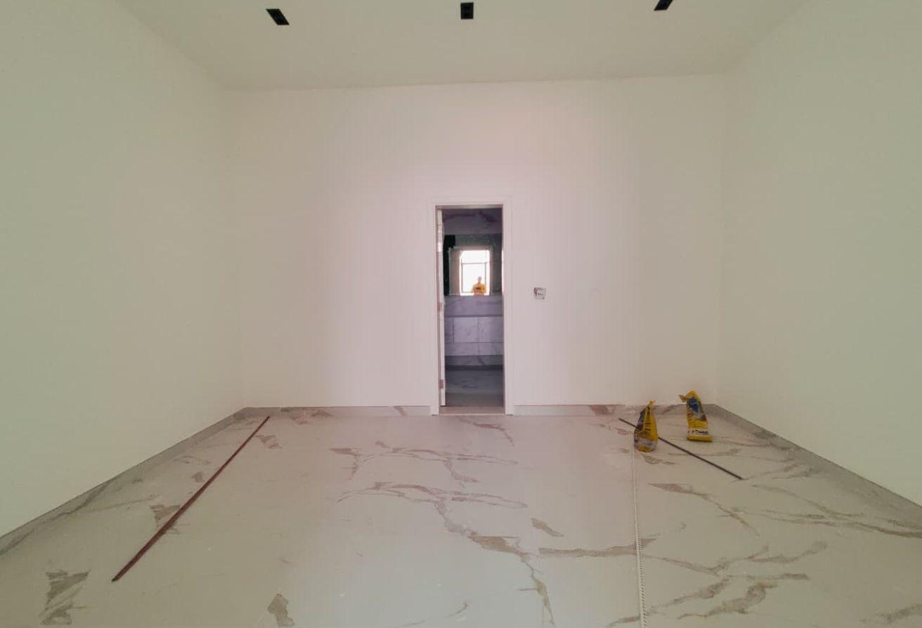 4 BR Villa in Al Aweer with 5 Parking Slots photo 22