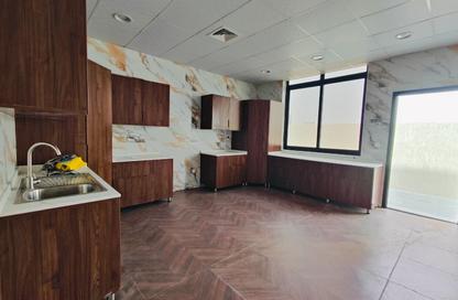 Villa - 4 Bedrooms - 7 Bathrooms for rent in Al Aweer 1 - Al Aweer - Dubai
