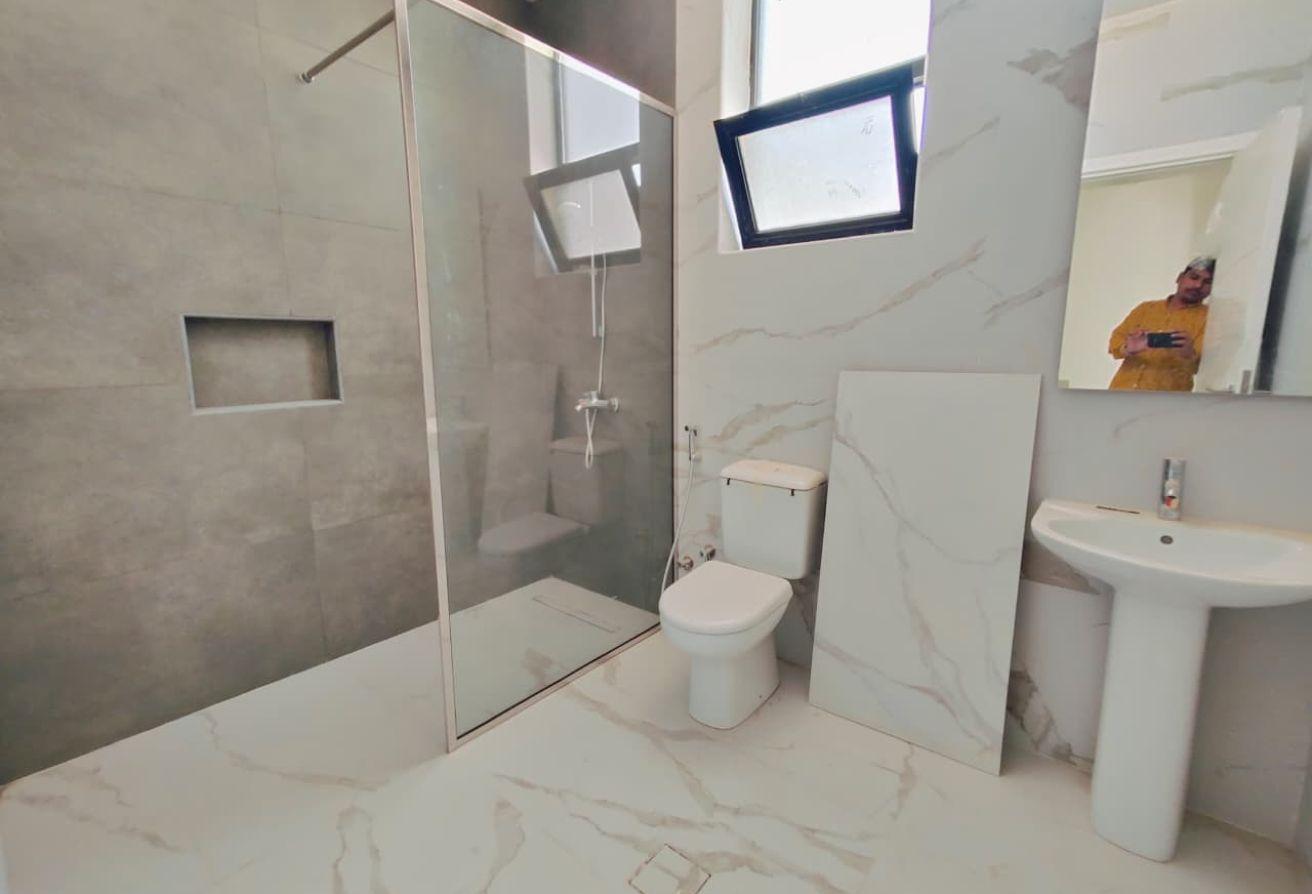 4 BR Villa in Al Aweer with 5 Parking Slots photo 19