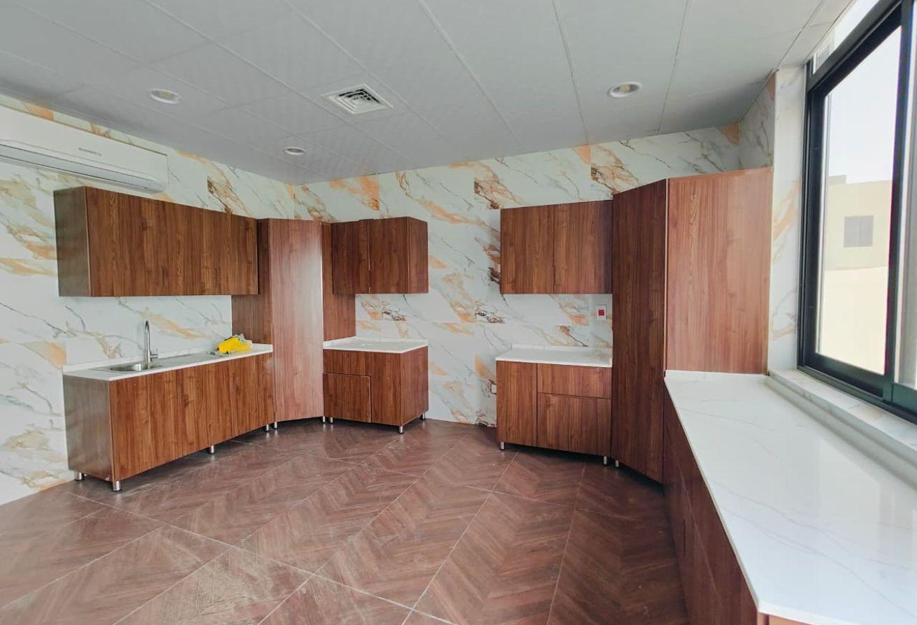 4 BR Villa in Al Aweer with 5 Parking Slots photo 27