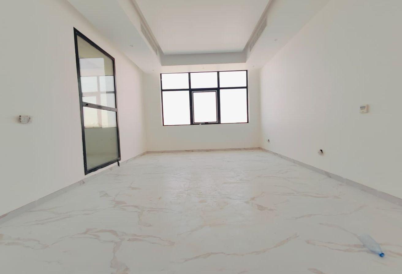 4 BR Villa in Al Aweer with 5 Parking Slots photo 15