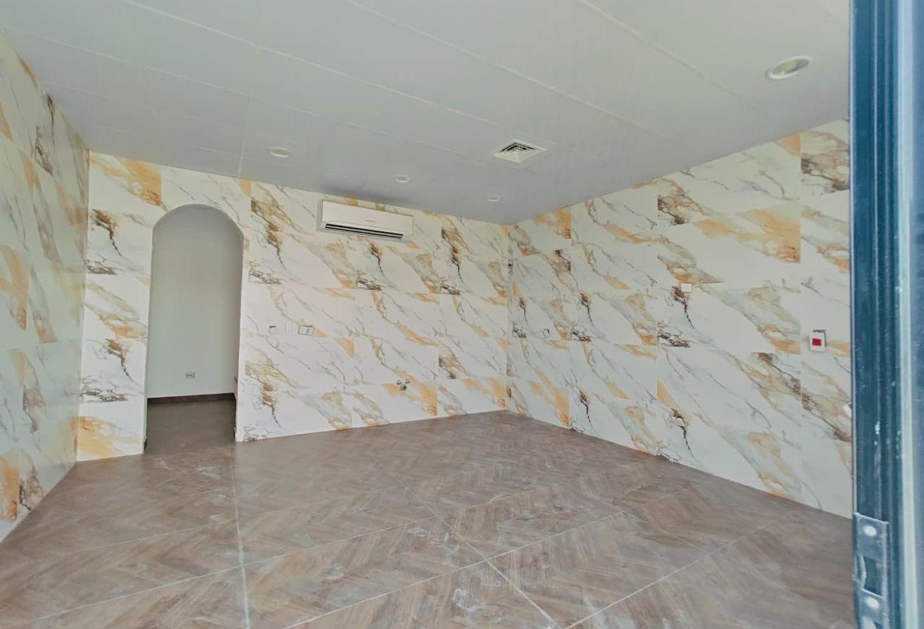 4 BR Villa in Al Aweer with 5 Parking Slots photo 8