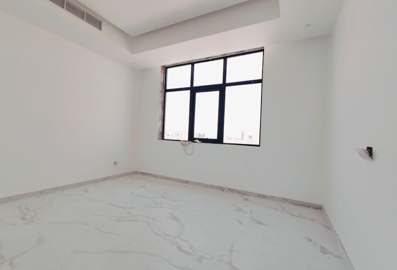 4 BR Villa in Al Aweer with 5 Parking Slots photo 10