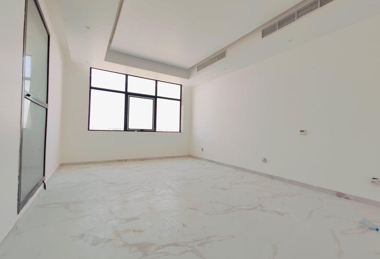4 BR Villa in Al Aweer with 5 Parking Slots photo 17