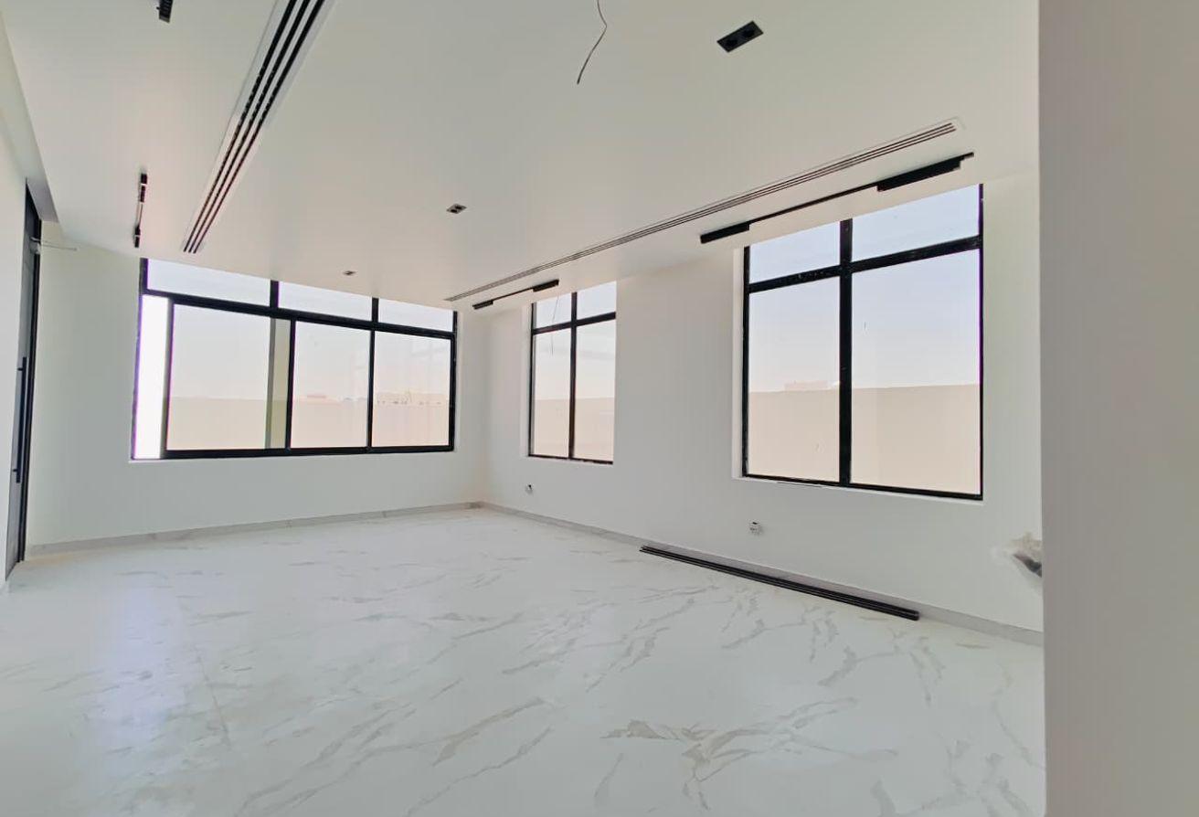 4 BR Villa in Al Aweer with 5 Parking Slots photo 25