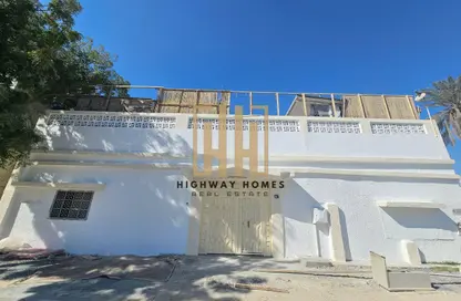 سكن الموظفين - استوديو - 6 حمامات للايجار في الناصرية - الشارقة