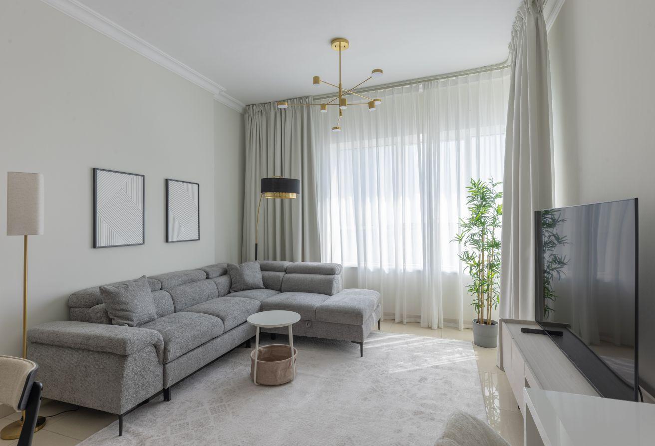 High floor | Lake & skyline view | Modern interior photo 4