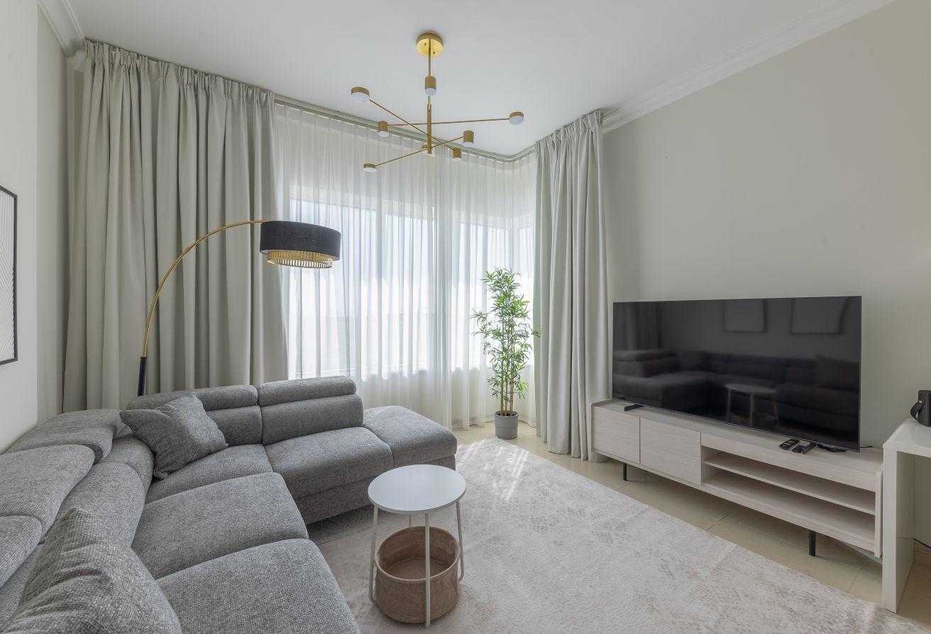 High floor | Lake & skyline view | Modern interior photo 5