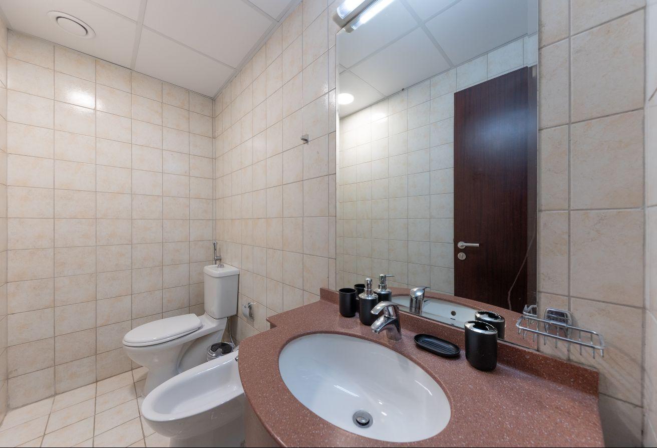 High floor | Lake & skyline view | Modern interior photo 24