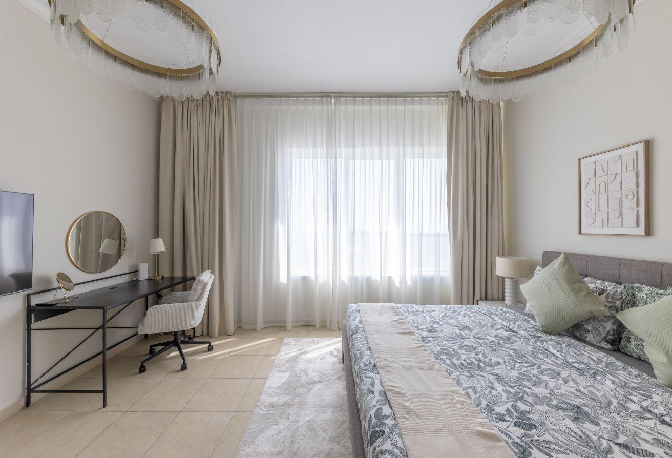 High floor | Lake & skyline view | Modern interior photo 11