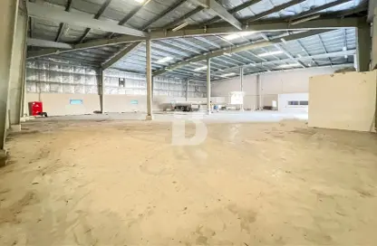 Warehouse - Studio for rent in Phase 1 - Dubai Investment Park (DIP) - Dubai