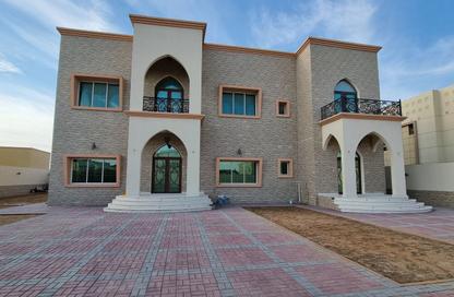 Villa - 4 Bedrooms - 6 Bathrooms for rent in Al Quoz 2 - Al Quoz - Dubai