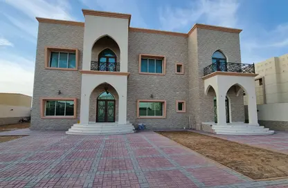 Villa - 4 Bedrooms - 6 Bathrooms for rent in Al Quoz 2 - Al Quoz - Dubai