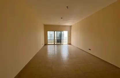 شقة - 2 غرف نوم - 4 حمامات للايجار في برج أساس - الخان لاجون - الخان - الشارقة