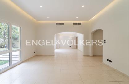 Villa - 3 Bedrooms - 4 Bathrooms for rent in Meadows 9 - Meadows - Dubai