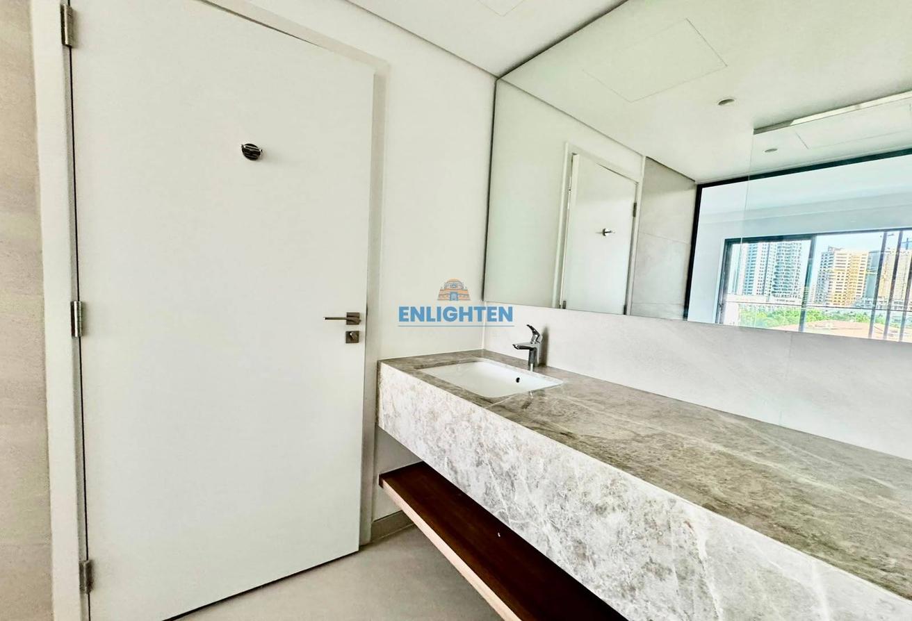 BRAND NEW |SPACIOUS |MODERN |READY TO MOVE photo 14