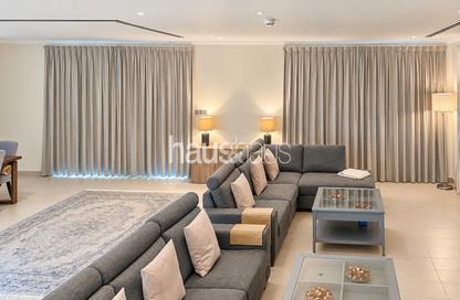 Villa - 4 - 6 for rent in District 4 - Jumeirah Park - Dubai Villa - 4 - 6 for rent in District 4 - Jumeirah Park - Dubai