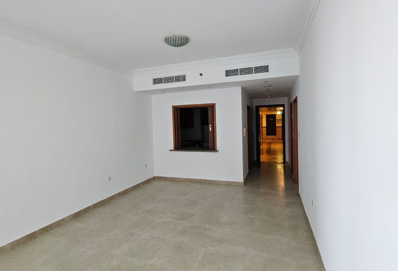 Spacious 1BR | Prime Dubai Marina Location |VACANT gallery image