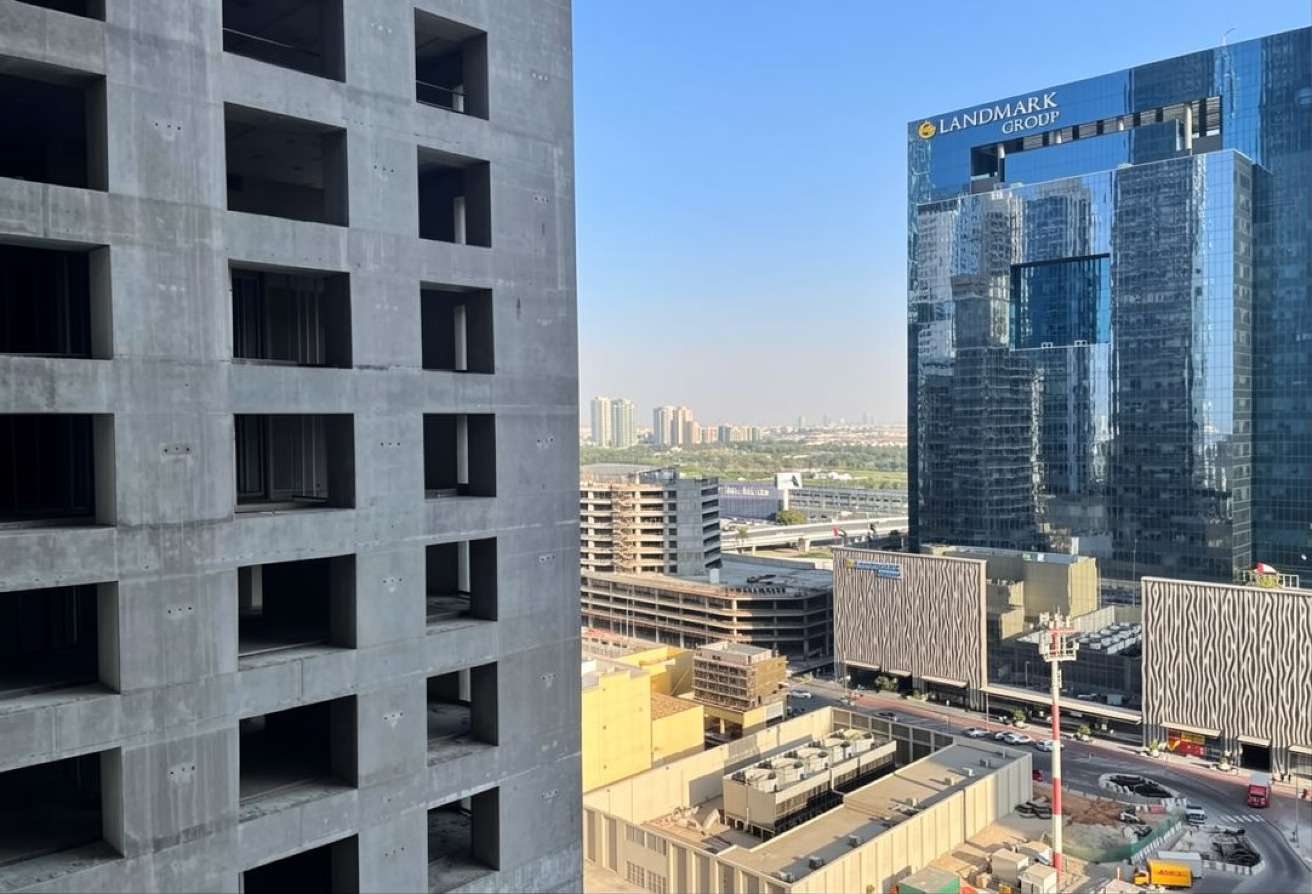Spacious 1BR | Prime Dubai Marina Location |VACANT gallery image