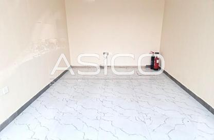 Shop - Studio for rent in Hor Al Anz - Deira - Dubai