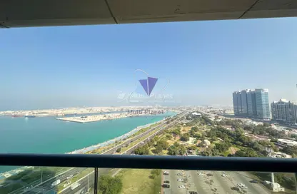 شقة - 2 غرف نوم - 3 حمامات للايجار في شارع الكورنيش - أبوظبي