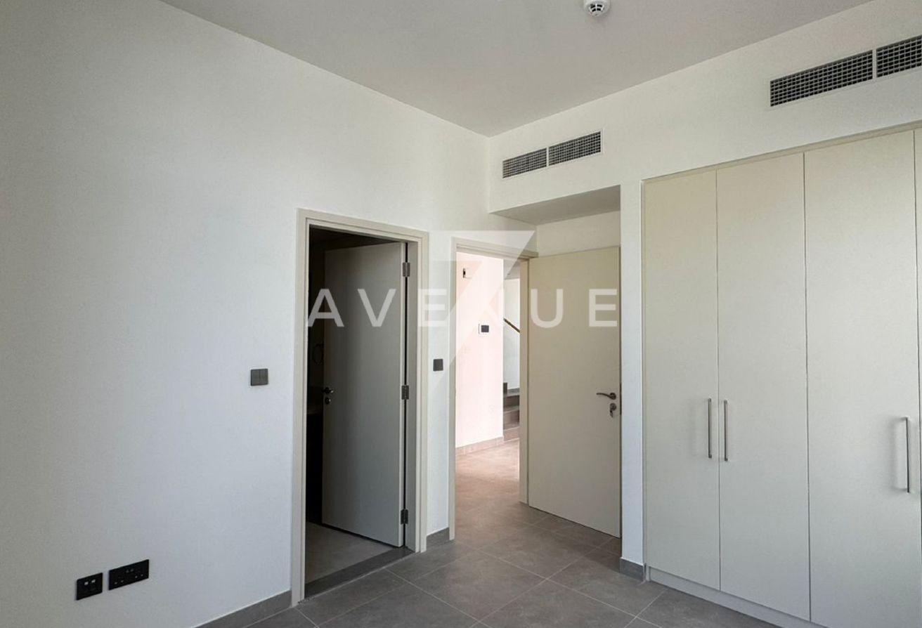 Corner Unit | Brand New | Vacant photo 7