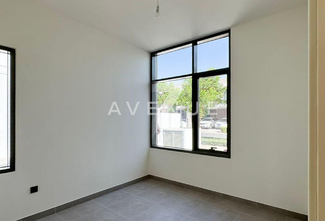 Corner Unit | Brand New | Vacant photo 6