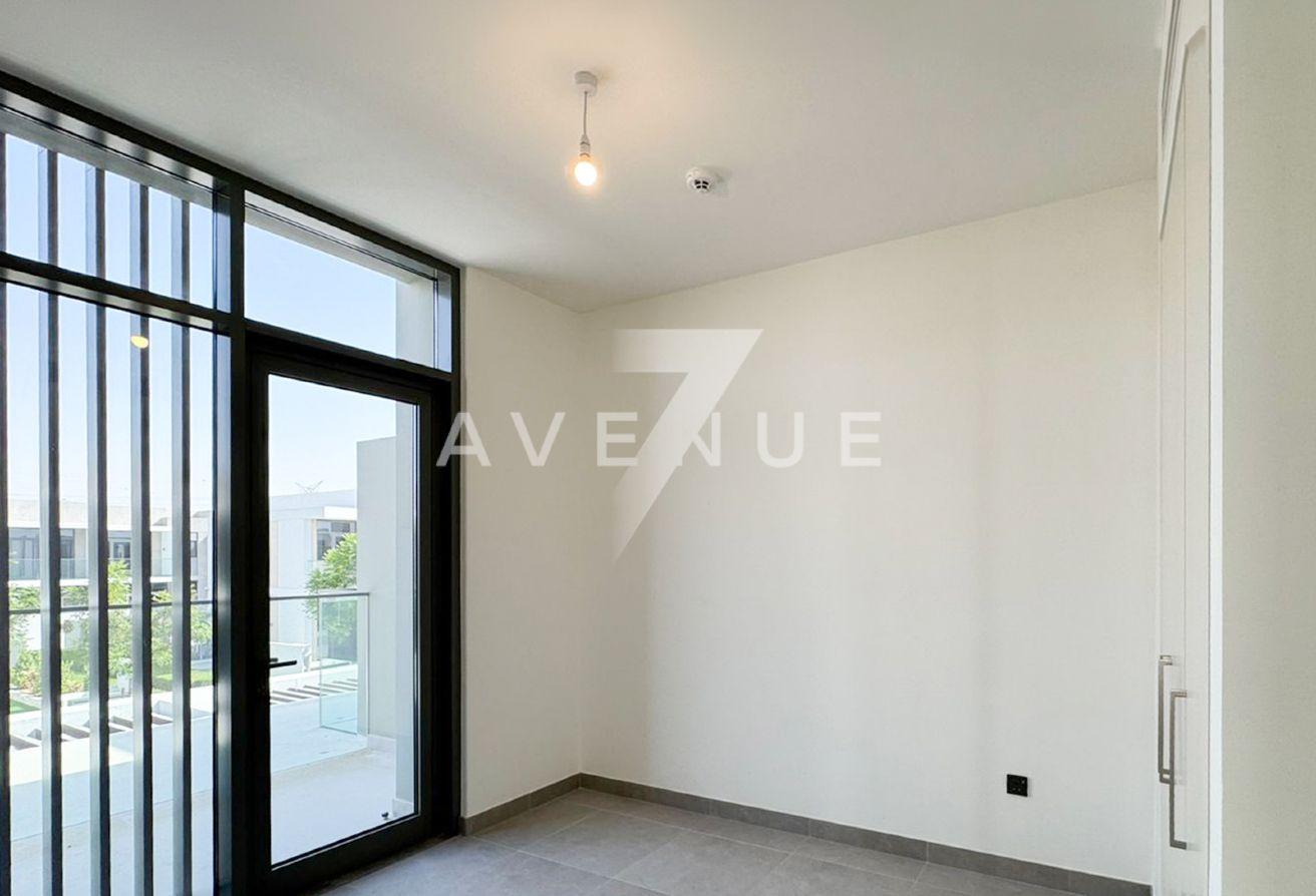 Corner Unit | Brand New | Vacant photo 8