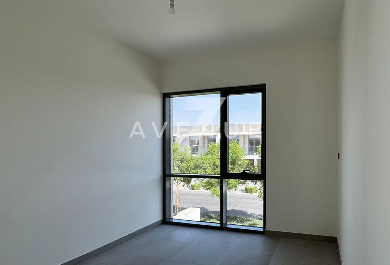 Corner Unit | Brand New | Vacant photo 22