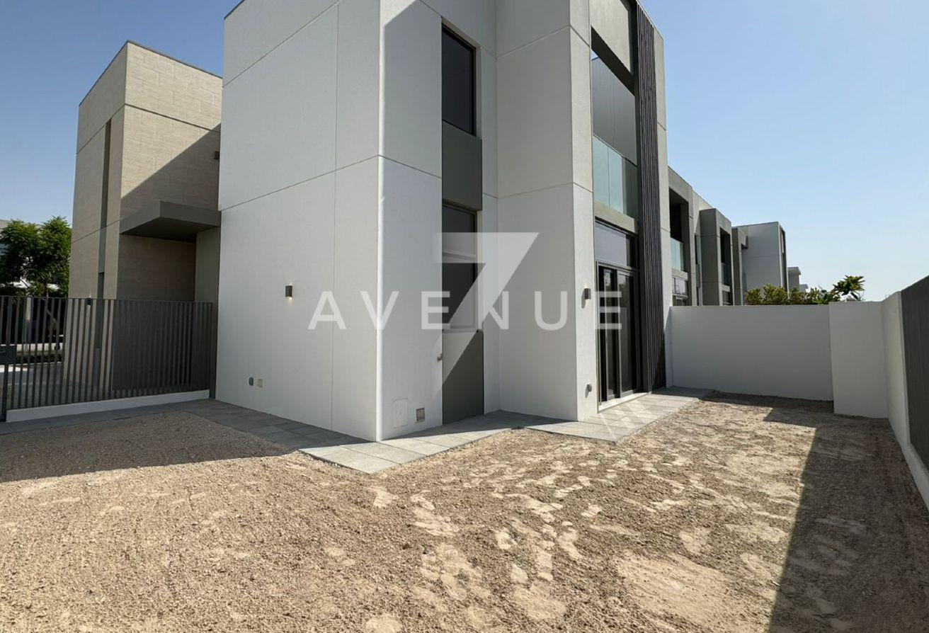 Corner Unit | Brand New | Vacant photo 23
