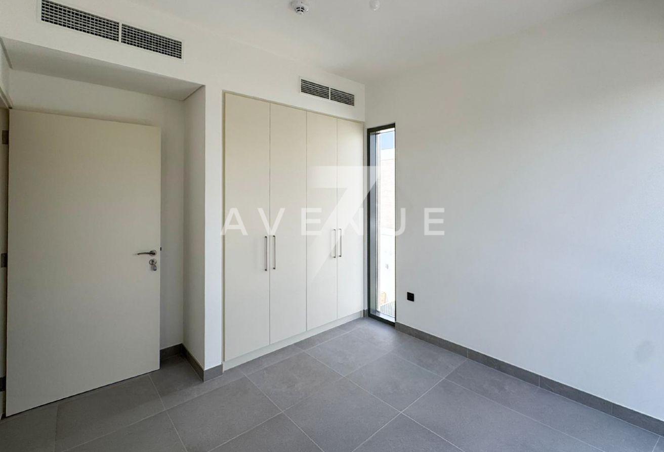 Corner Unit | Brand New | Vacant photo 16