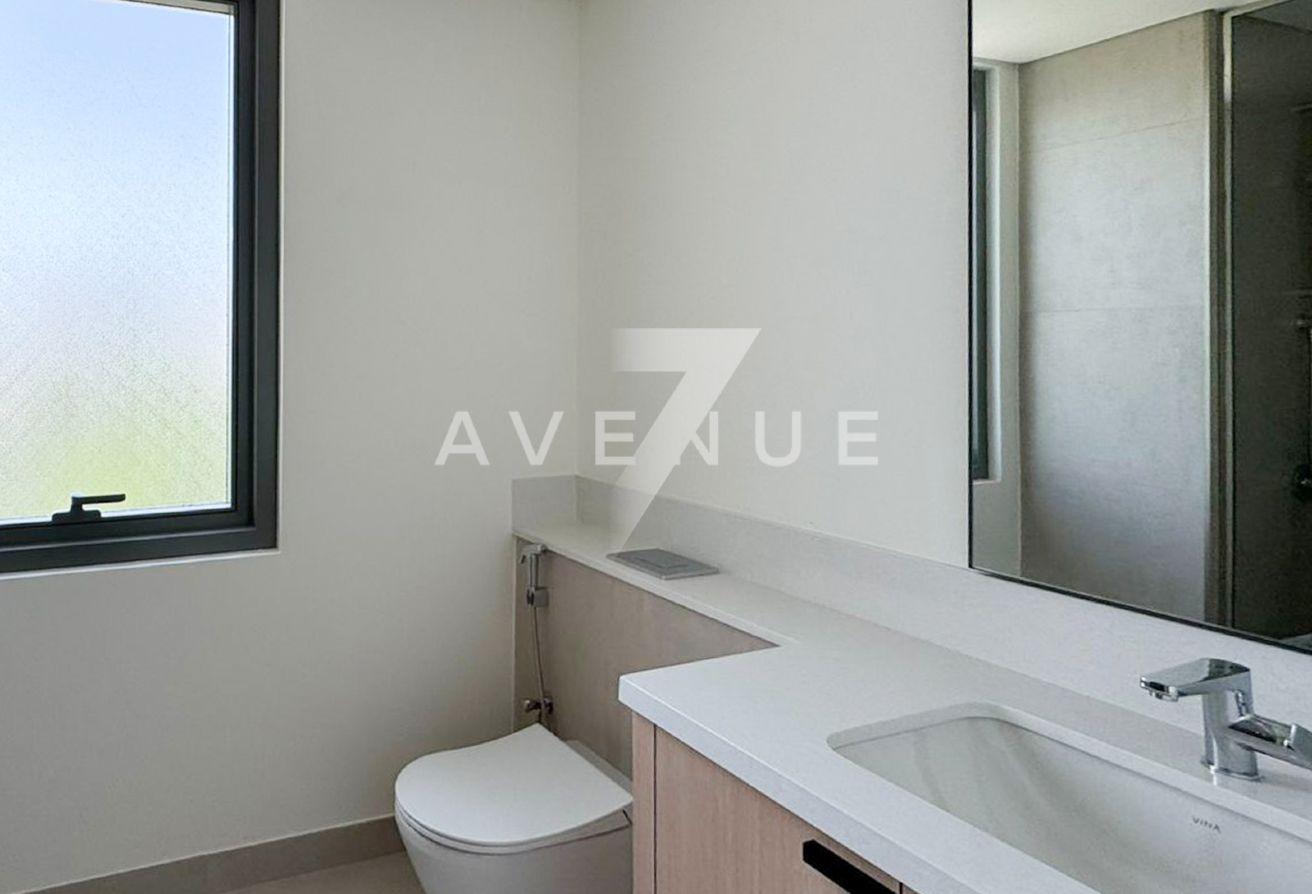 Corner Unit | Brand New | Vacant photo 12