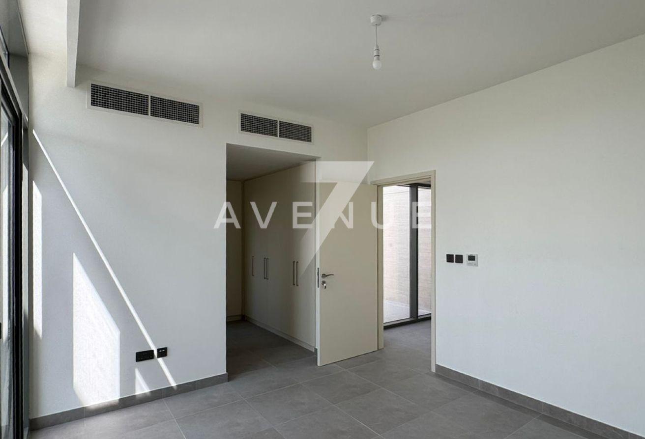 Corner Unit | Brand New | Vacant photo 9