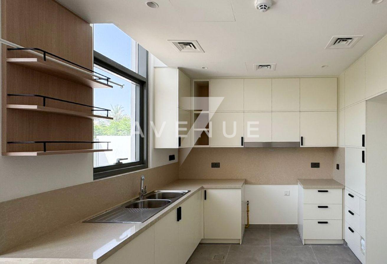 Corner Unit | Brand New | Vacant photo 5