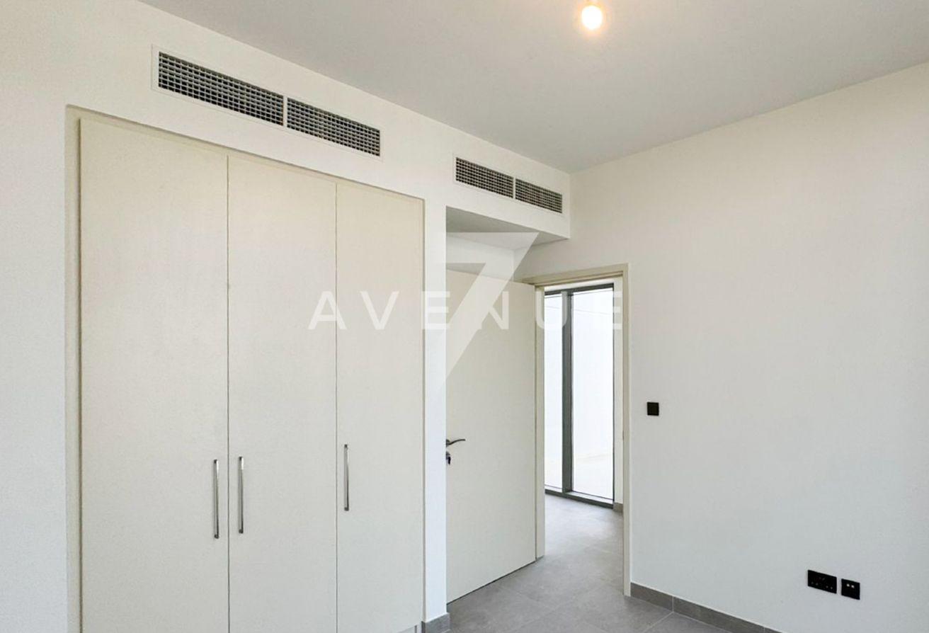 Corner Unit | Brand New | Vacant photo 13