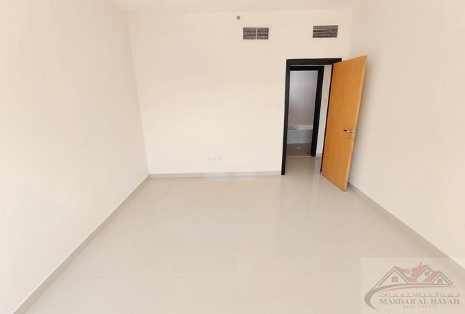 Whole Residential Building with 20,000 Sqft