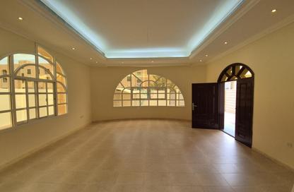 Villa - 4 Bedrooms - 6 Bathrooms for rent in Al Dafeinah - Asharej - Al Ain