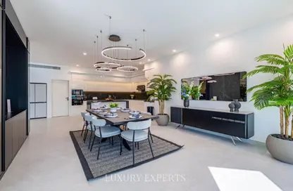 Villa - 5 Bedrooms - 5 Bathrooms for rent in Signature Villas Frond E - Signature Villas - Palm Jumeirah - Dubai