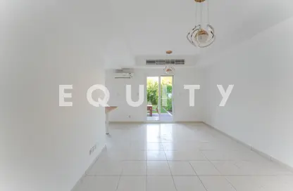 Villa - 2 Bedrooms - 2 Bathrooms for rent in Springs 15 - The Springs - Dubai