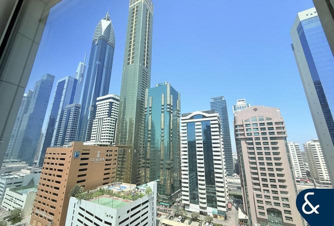 Unfurnished | Large Layout | 1 Bedroom
