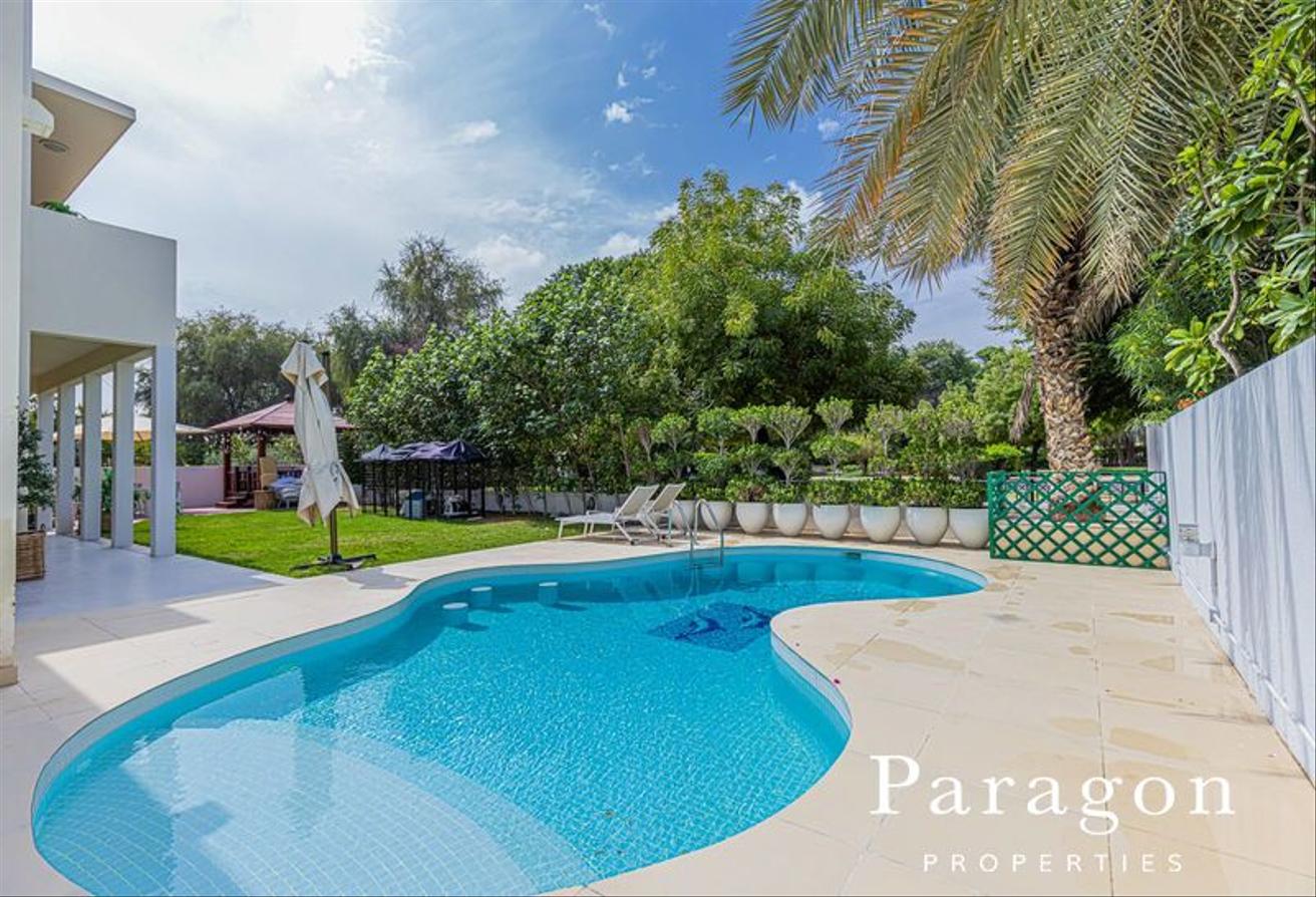 Fully Upgraded | Park backing | Large Pool photo 2