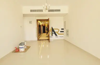 شقة - غرفة نوم - 2 حمامات للايجار في الزاهية - تجارية مويلح - الشارقة