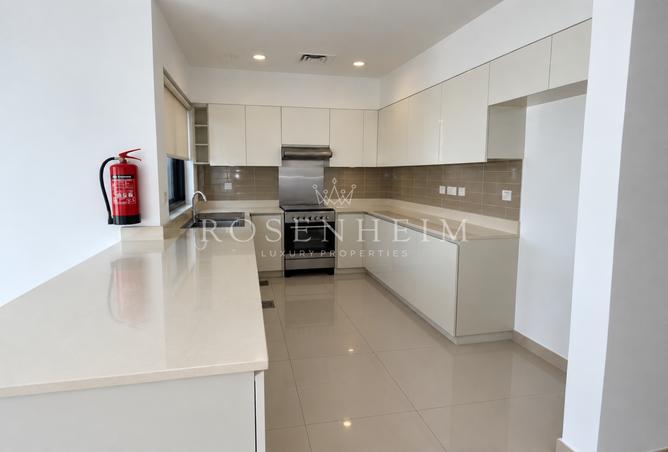 Vacant and Ready | Landscaped | Close To Amenities photo 3