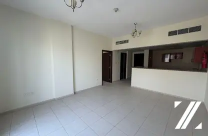 شقة - غرفة نوم - 2 حمامات للايجار في اي سي 1- اماراتي - 01 - طراز إماراتي - المدينة العالمية - دبي