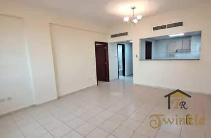 شقة - غرفة نوم - 2 حمامات للايجار في جي02 - طراز مغربي - المدينة العالمية - دبي