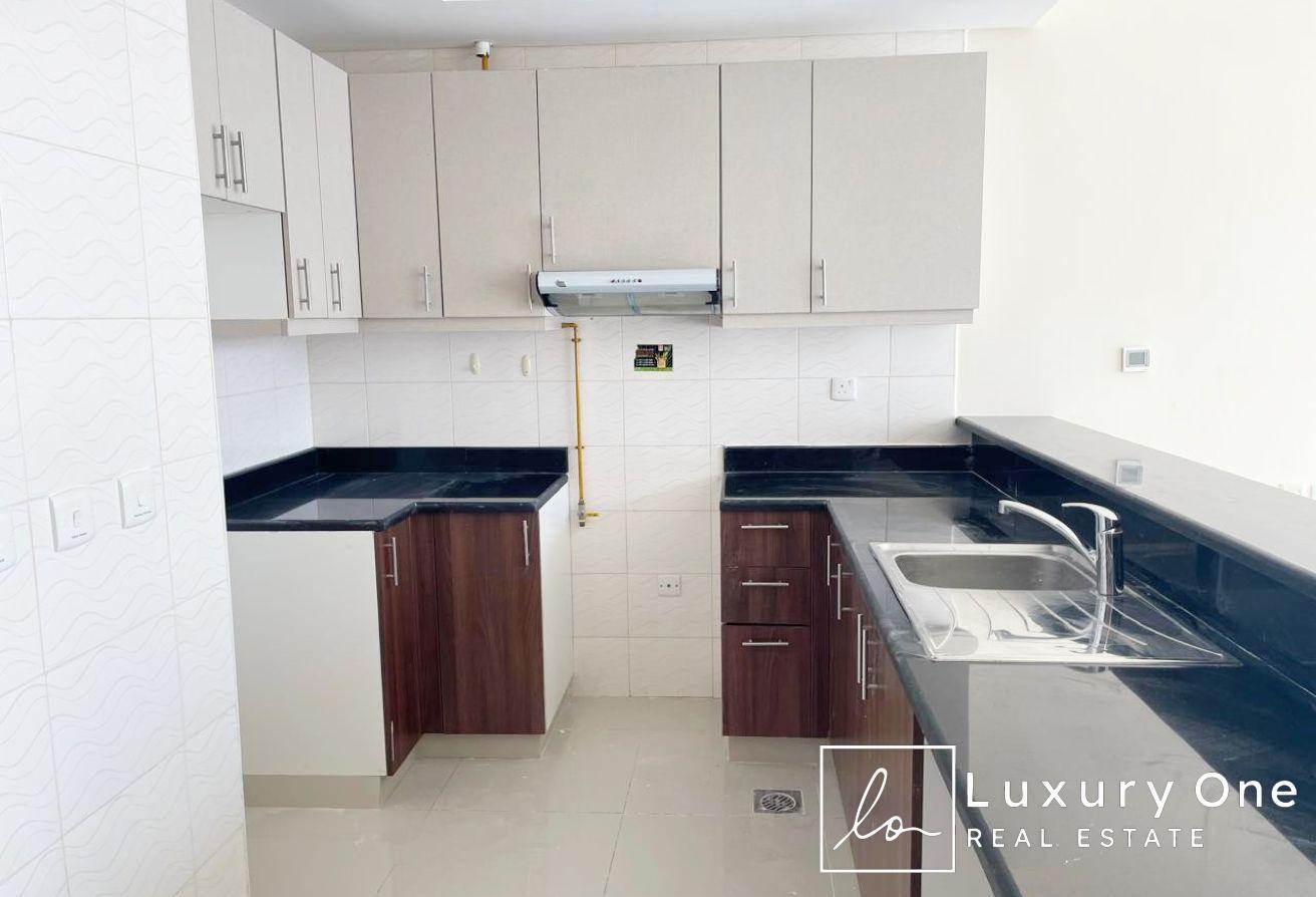 Spacious and Bright | High Floor | Move In Ready photo 4